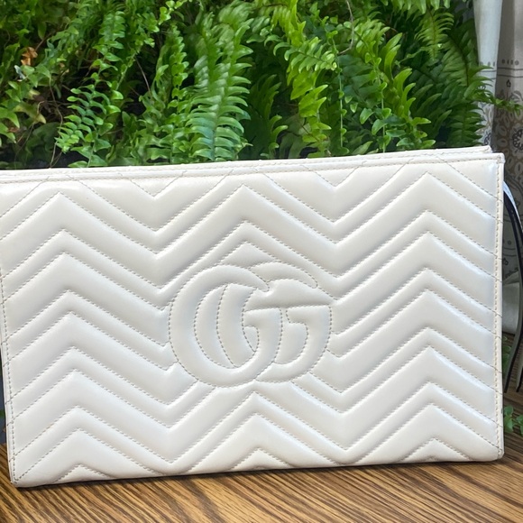 Ivory Chevron Heart Wristlet - Picture 2 of 10